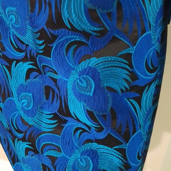 A4 Badgley Mischka 4 blue floral pattern with 2 tiered sleeve - Picture 2 of 10